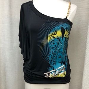 Off the shoulder Dereon sexy top